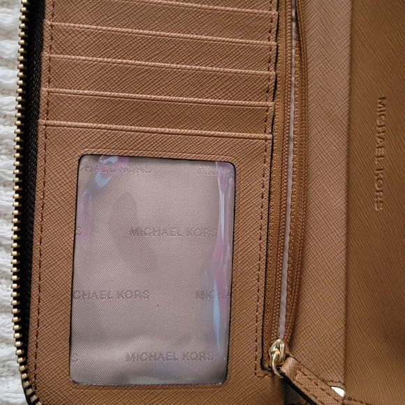 Michael Kors Jet Set Wristlet - Picture 3 of 6